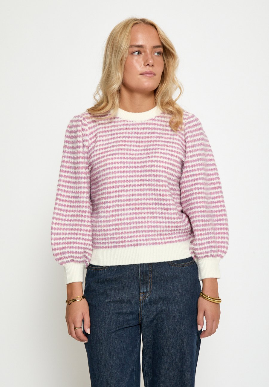 Джемпер PEPPERCORN 3/4 SLEEVE , Moonlight Pink Str/Pink
Джемпер PEPPERCORN 3/4 SLEEVE , Moonlight Pink Str/Pink