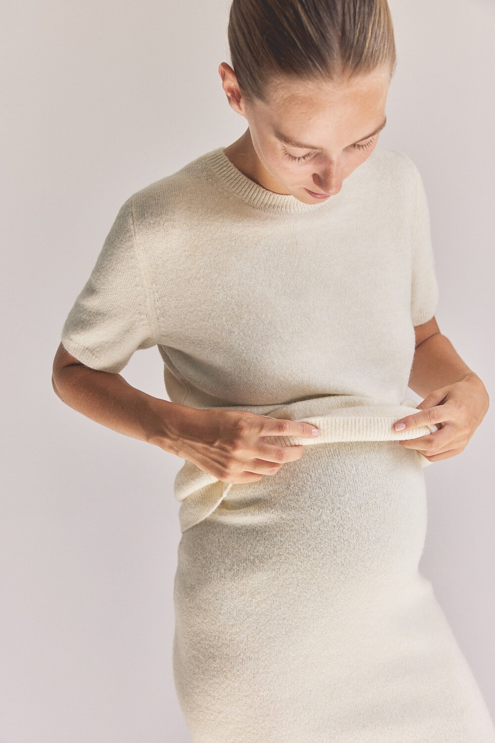 Рубашка Mama с короткими рукавами из тонкого трикотажа. H&M, бежевый 
Рубашка Mama с короткими рукавами из тонкого трикотажа. H&M, бежевый