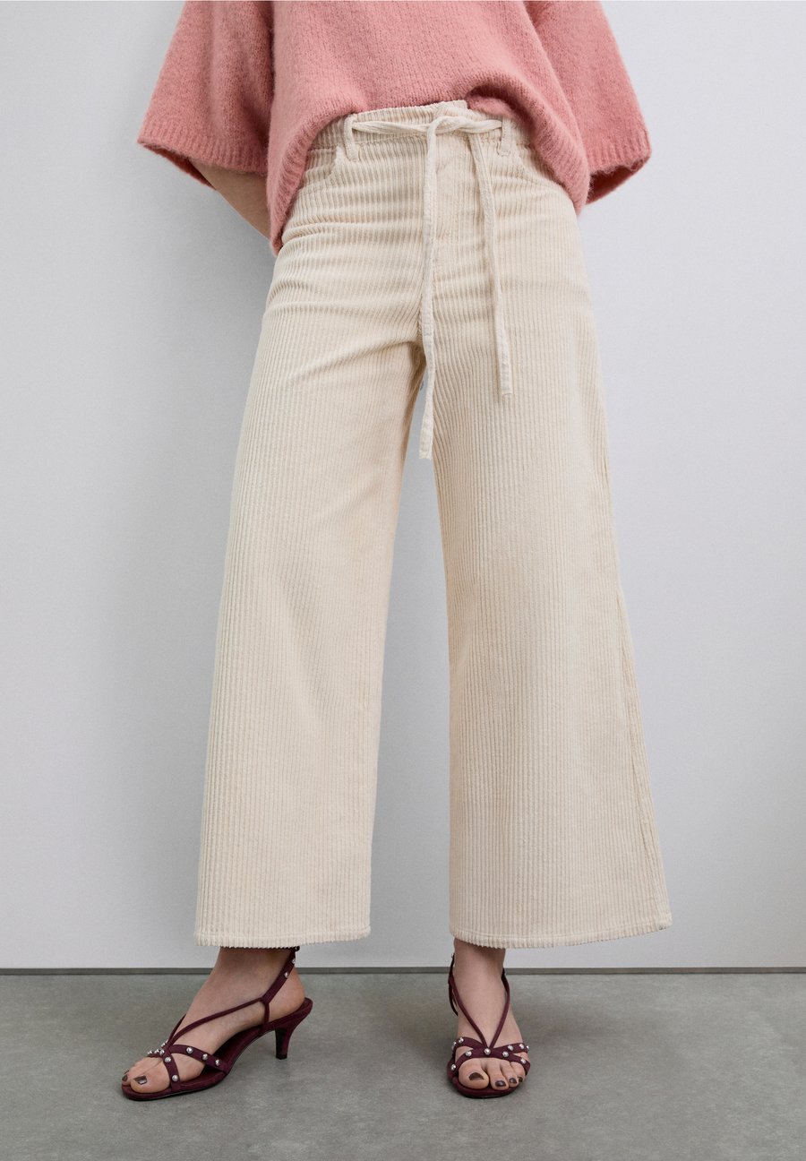 Брюки Scalpers Trousers, Ecru/Off-White
Брюки Scalpers Trousers, Ecru/Off-White