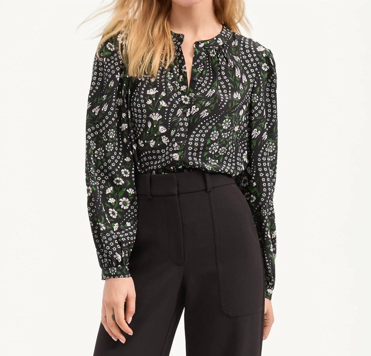 Топ Ashlynn в черном с принтом Veronica Beard
Топ Ashlynn в черном с принтом Veronica Beard