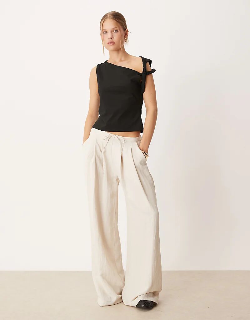 Топ без рукавов с перекрученными плечами ASOS DESIGN черного цвета
Топ без рукавов с перекрученными плечами ASOS DESIGN черного цвета