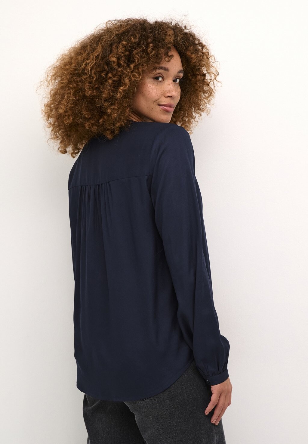 Блуза KARLI Kaffe, темно-синий
Блуза KARLI Kaffe, темно-синий