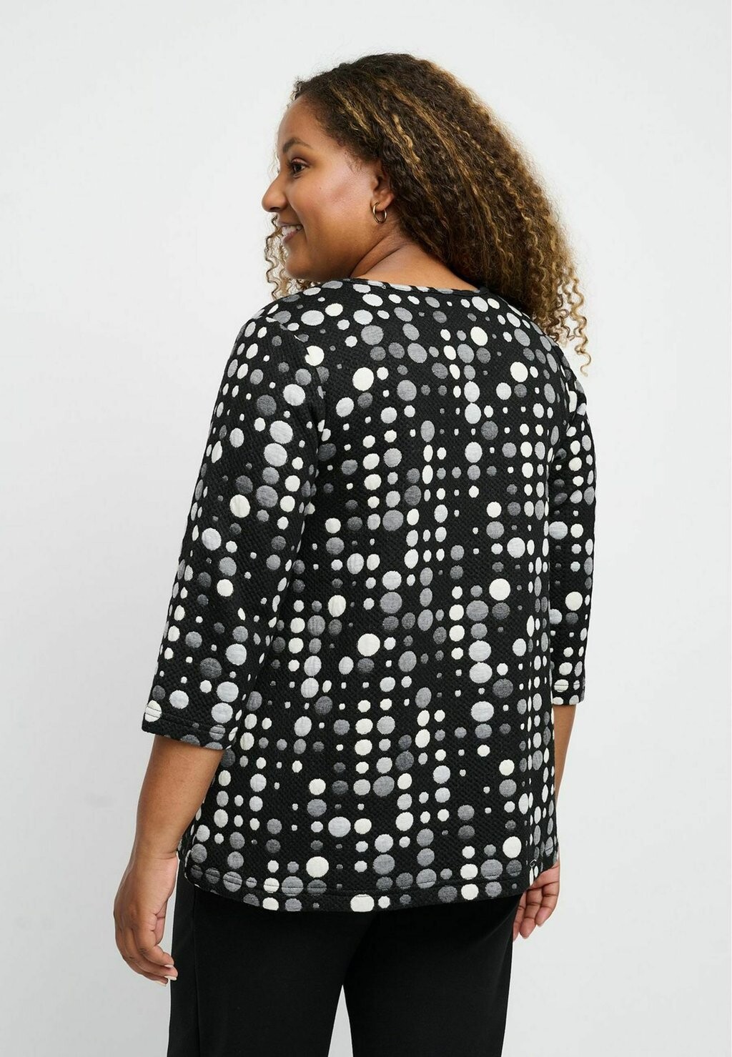 Блуза PNLOTTE Pont Neuf, черный
Блуза PNLOTTE Pont Neuf, черный