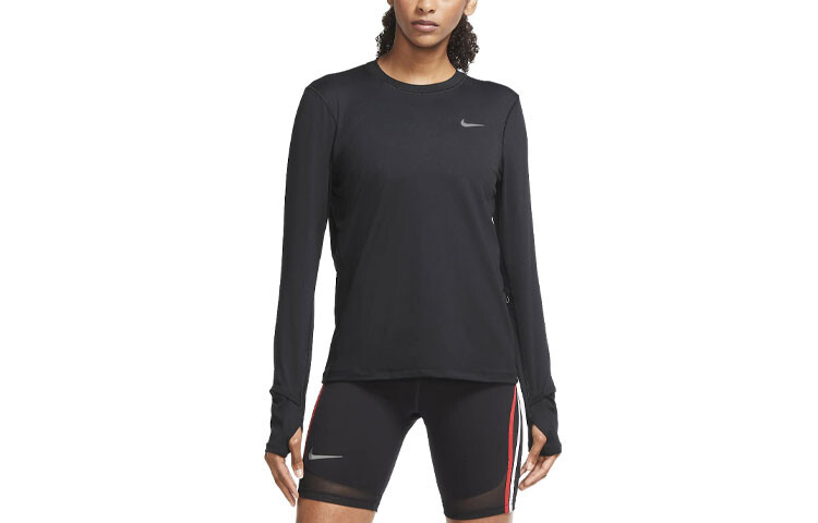 Футболка женская черная Nike 
Футболка женская черная Nike