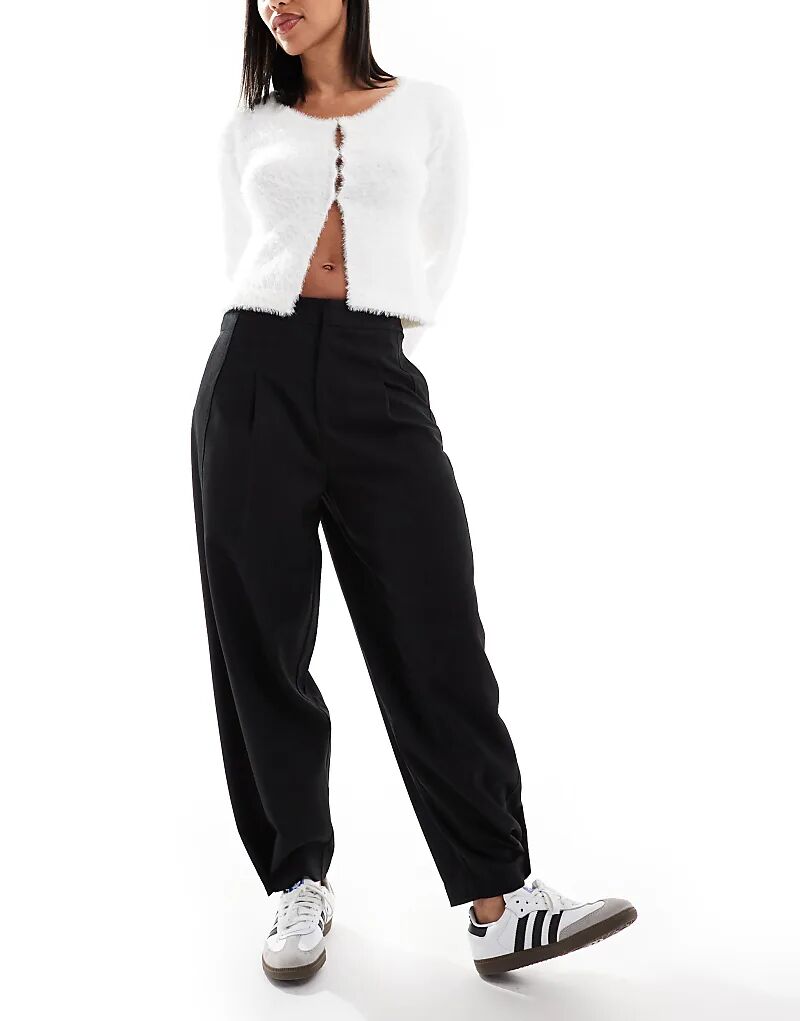 Черные брюки-бочонки с пуговицами на подоле ASOS DESIGN
Черные брюки-бочонки с пуговицами на подоле ASOS DESIGN