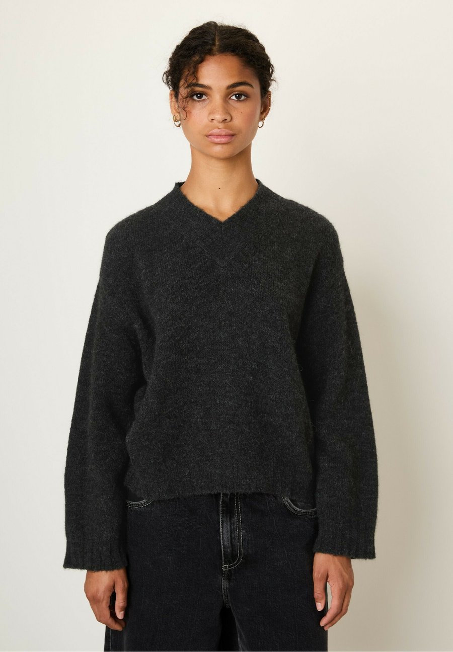 Джемпер American Vintage EAST, Anthracite Chine/Mottled Anthracite
Джемпер American Vintage EAST, Anthracite Chine/Mottled Anthracite