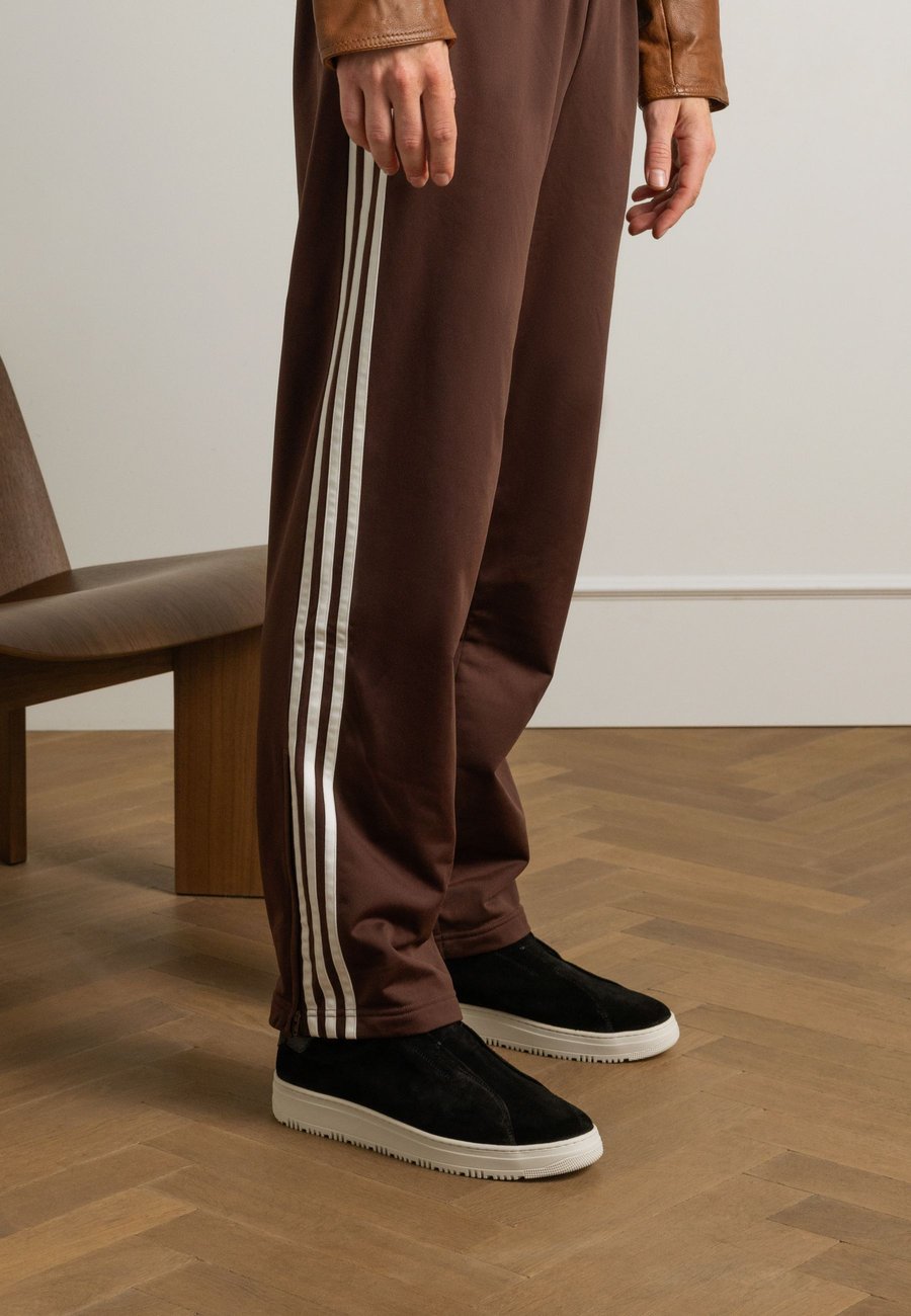 Кроссовки Manfield Slip-ons, Schwarz/Black
Кроссовки Manfield Slip-ons, Schwarz/Black