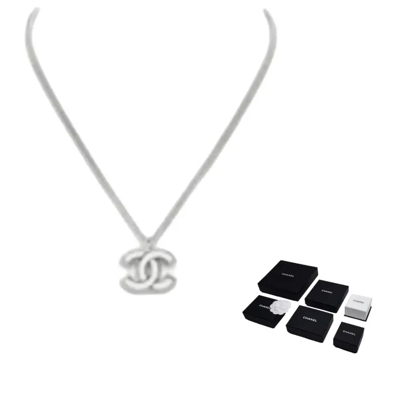 CHANEL Металлическое колье унисекс серебро
CHANEL Металлическое колье унисекс серебро