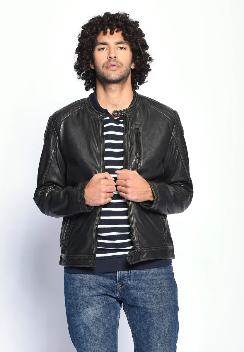 МУСТАНГ кожаная куртка "Флиндерс" Mustang, черный
МУСТАНГ кожаная куртка "Флиндерс" Mustang, черный