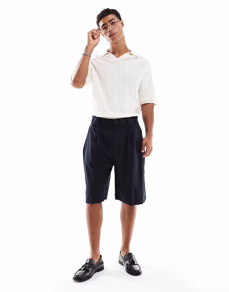 Строгие шорты Pull&Bear в темно-синюю полоску
Строгие шорты Pull&Bear в темно-синюю полоску