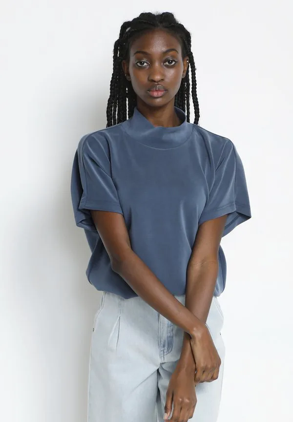 Базовая футболка с воротником elle My Essential Wardrobe, Vintage Indigo, Фиолетовый, Базовая футболка с воротником elle My Essential Wardrobe, Vintage Indigo
Базовая футболка с воротником elle My Essential Wardrobe, Vintage Indigo, Фиолетовый, Базовая футболка с воротником elle My Essential Wardrobe, Vintage Indigo