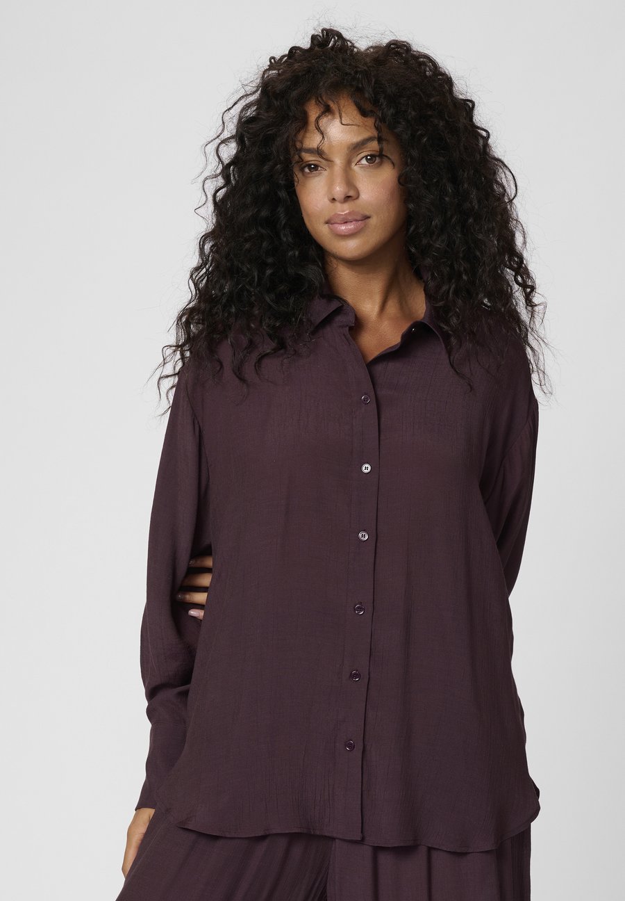 Блуза Kaffe ANJA, Fudge/Dark Purple
Блуза Kaffe ANJA, Fudge/Dark Purple