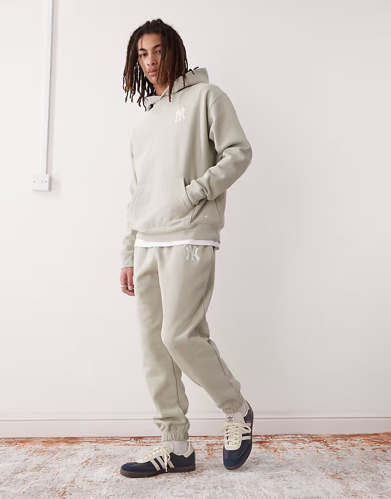 47 Brand NY Yankees джоггеры серого цвета
47 Brand NY Yankees джоггеры серого цвета