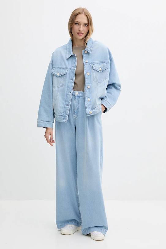 Джинсы Armani Exchange, синий
Джинсы Armani Exchange, синий