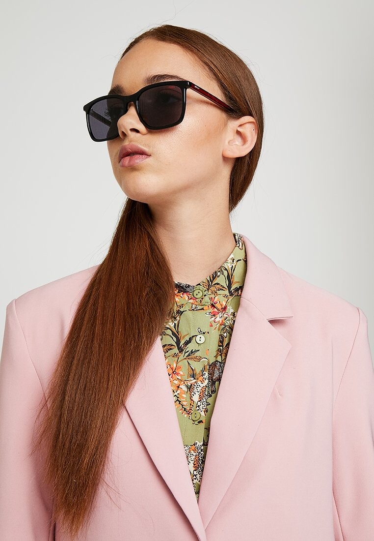 Солнцезащитные очки HUGO, черный/красный
Солнцезащитные очки HUGO, черный/красный