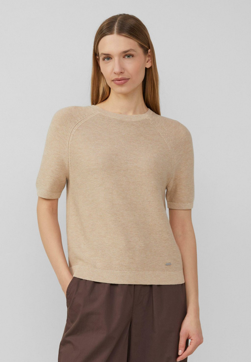 Базовая футболка s.Oliver, бежевый
Базовая футболка s.Oliver, бежевый