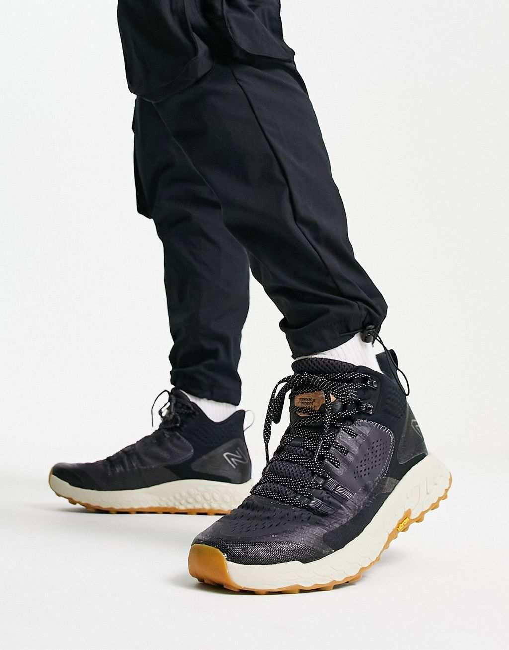 Черные кроссовки для бега по пересеченной местности New Balance Hierro Mid, Черный, Черные кроссовки для бега по пересеченной местности New Balance Hierro Mid
Черные кроссовки для бега по пересеченной местности New Balance Hierro Mid, Черный, Черные кроссовки для бега по пересеченной местности New Balance Hierro Mid