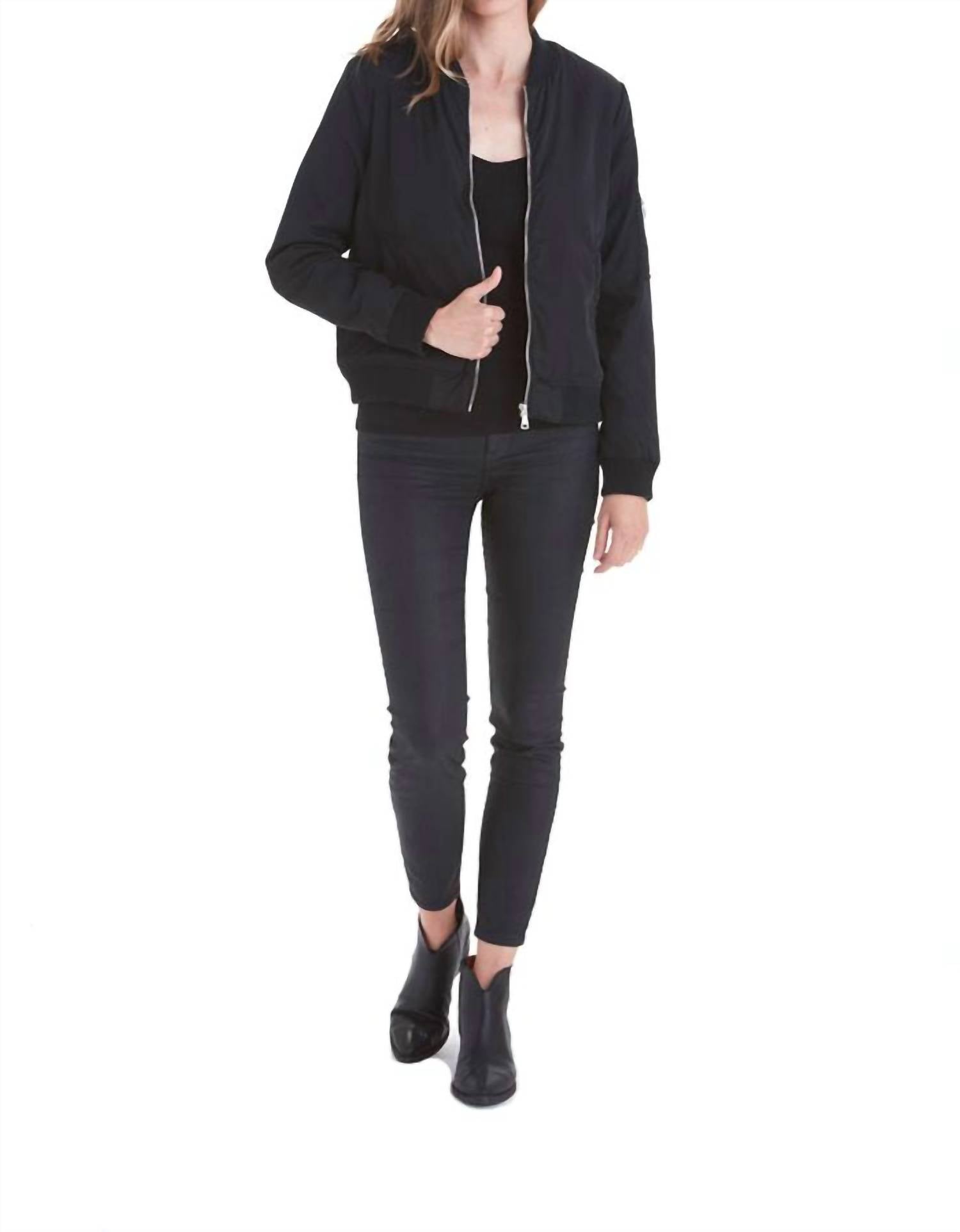 Куртка-бомбер Jupiter черного цвета LOVE TOKEN
Куртка-бомбер Jupiter черного цвета LOVE TOKEN