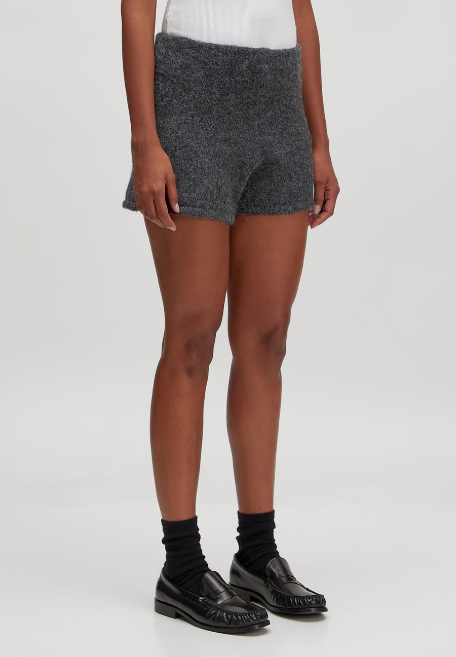 Шорты EDITED STEVIE, Grau/Grey
Шорты EDITED STEVIE, Grau/Grey