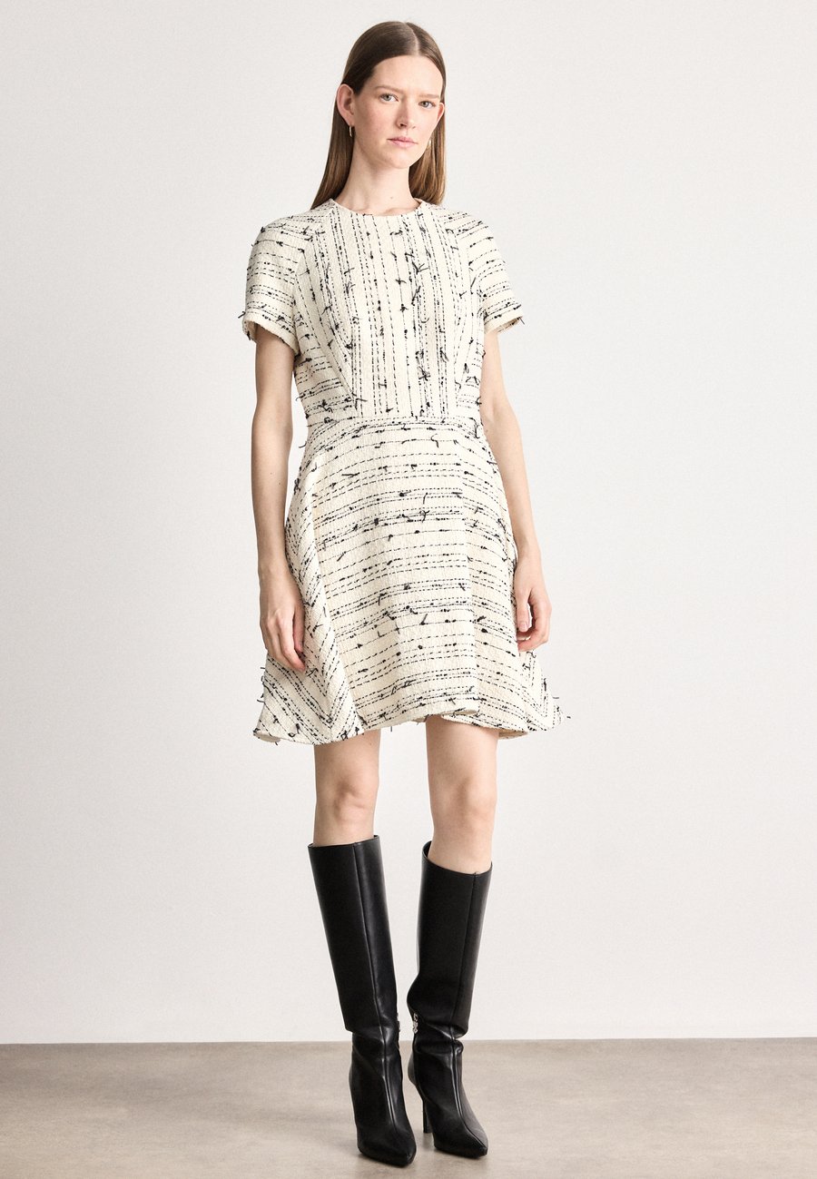 Платье BOSS DATARNI, Open Miscellaneous/Sand
Платье BOSS DATARNI, Open Miscellaneous/Sand