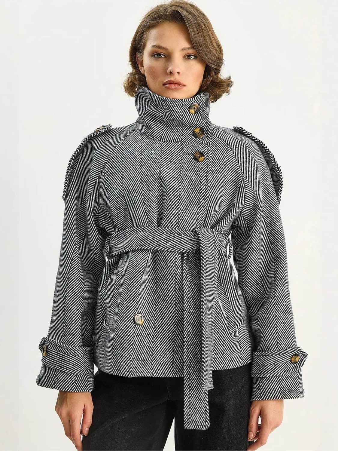 Bianco Lucci Межсезонное пальто в цвете экрю, черное
Bianco Lucci Межсезонное пальто в цвете экрю, черное