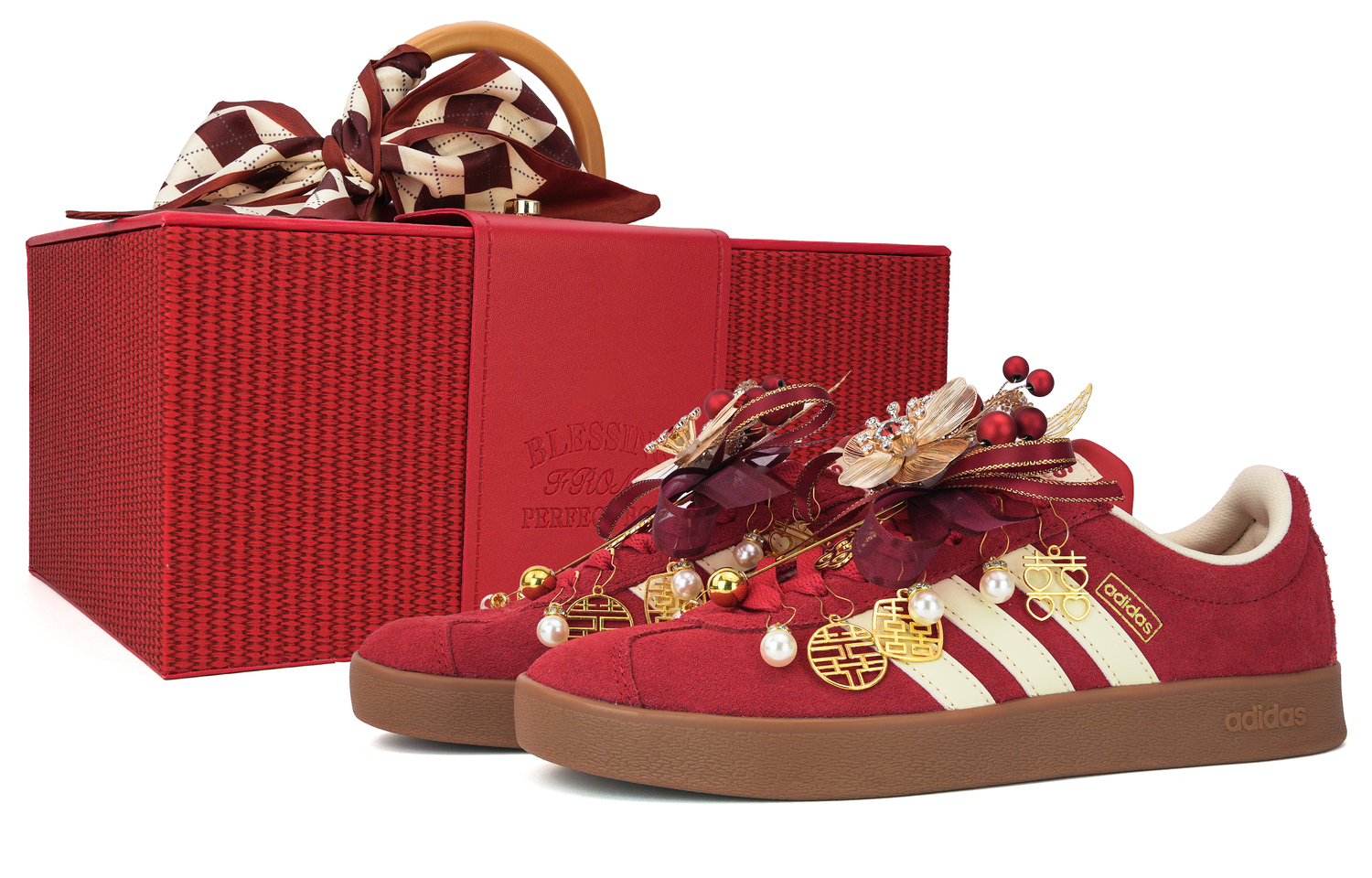 Классические свадебные кроссовки vl court устойчивые к истиранию низкие скейтбордские туфли унисекс gold red Adidas, золотой красный
Классические свадебные кроссовки vl court устойчивые к истиранию низкие скейтбордские туфли унисекс gold red Adidas, золотой красный