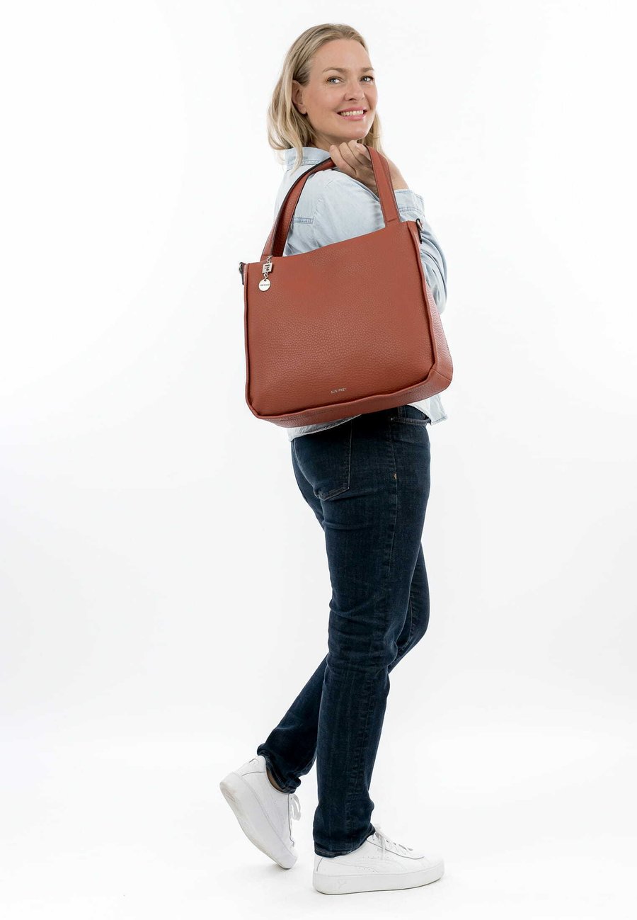 Сумка SURI FREY Handbag, Rust /Brown
Сумка SURI FREY Handbag, Rust /Brown