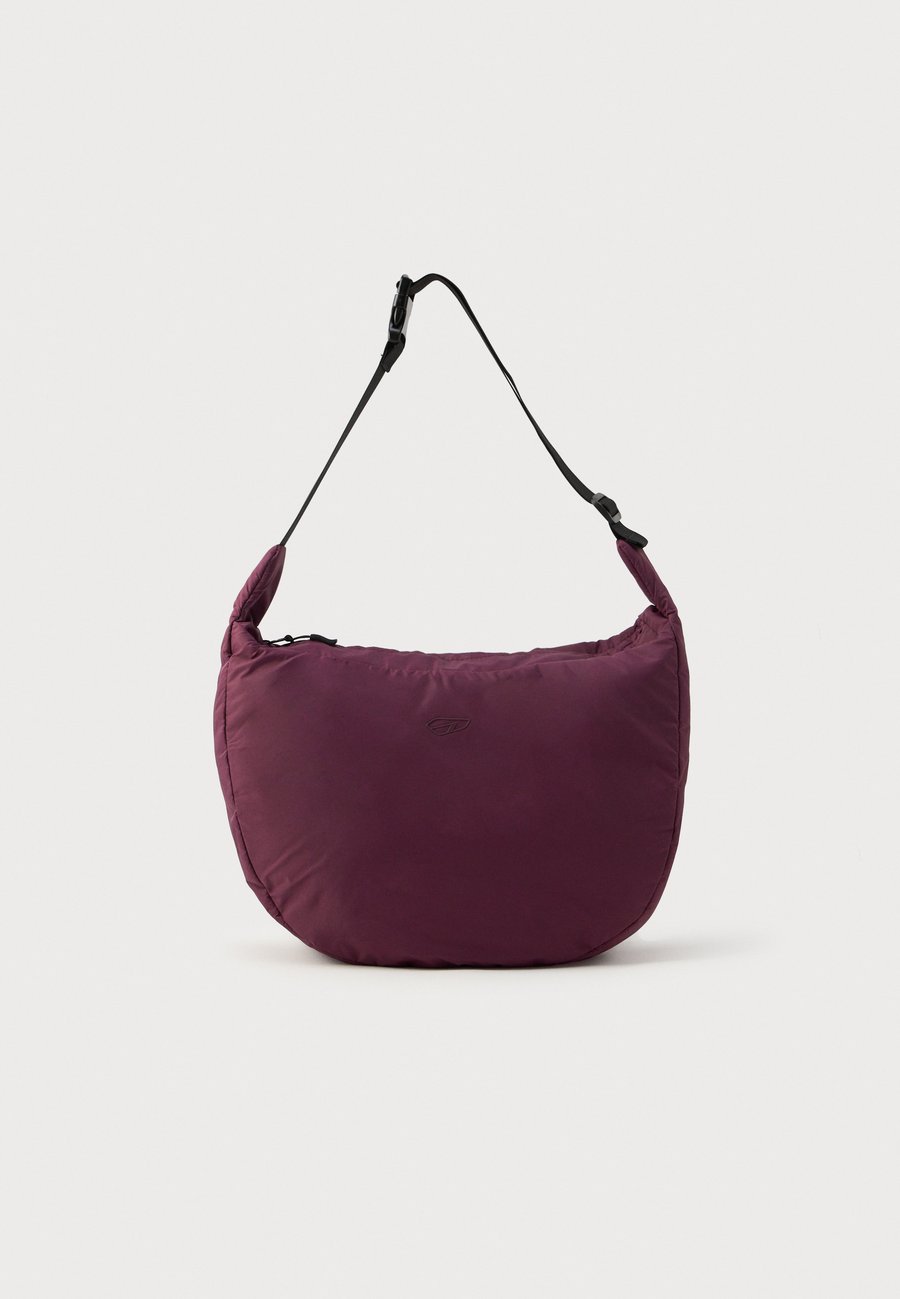 Сумка кросс-боди ARKK Copenhagen CORE SLING BAG UNISEX, Amarone/Dark Red
Сумка кросс-боди ARKK Copenhagen CORE SLING BAG UNISEX, Amarone/Dark Red