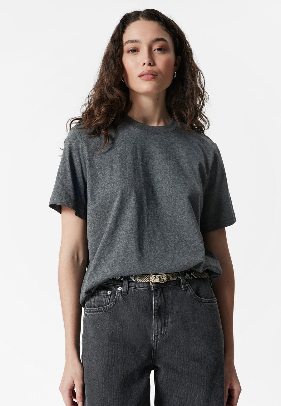 Футболка & other stories CREWNECK , Grey, Серый, Футболка & other stories CREWNECK , Grey
Футболка & other stories CREWNECK , Grey, Серый, Футболка & other stories CREWNECK , Grey