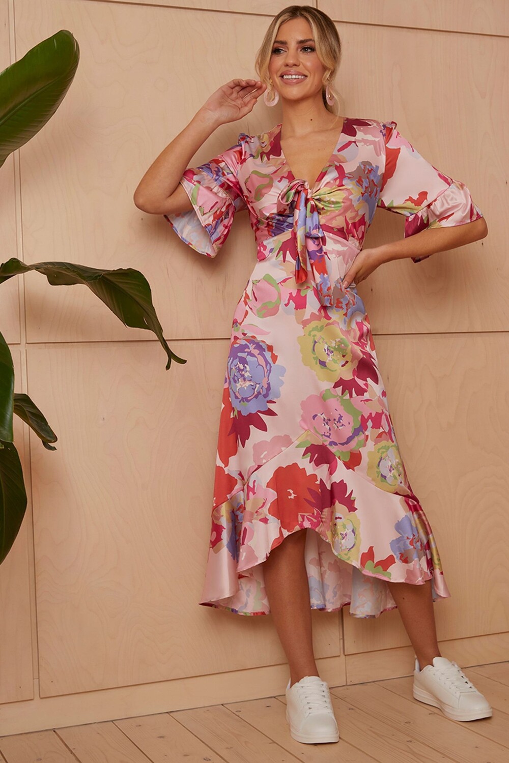 Платье миди с завязкой спереди и цветочным принтом Chi Chi London, розовый
Платье миди с завязкой спереди и цветочным принтом Chi Chi London, розовый