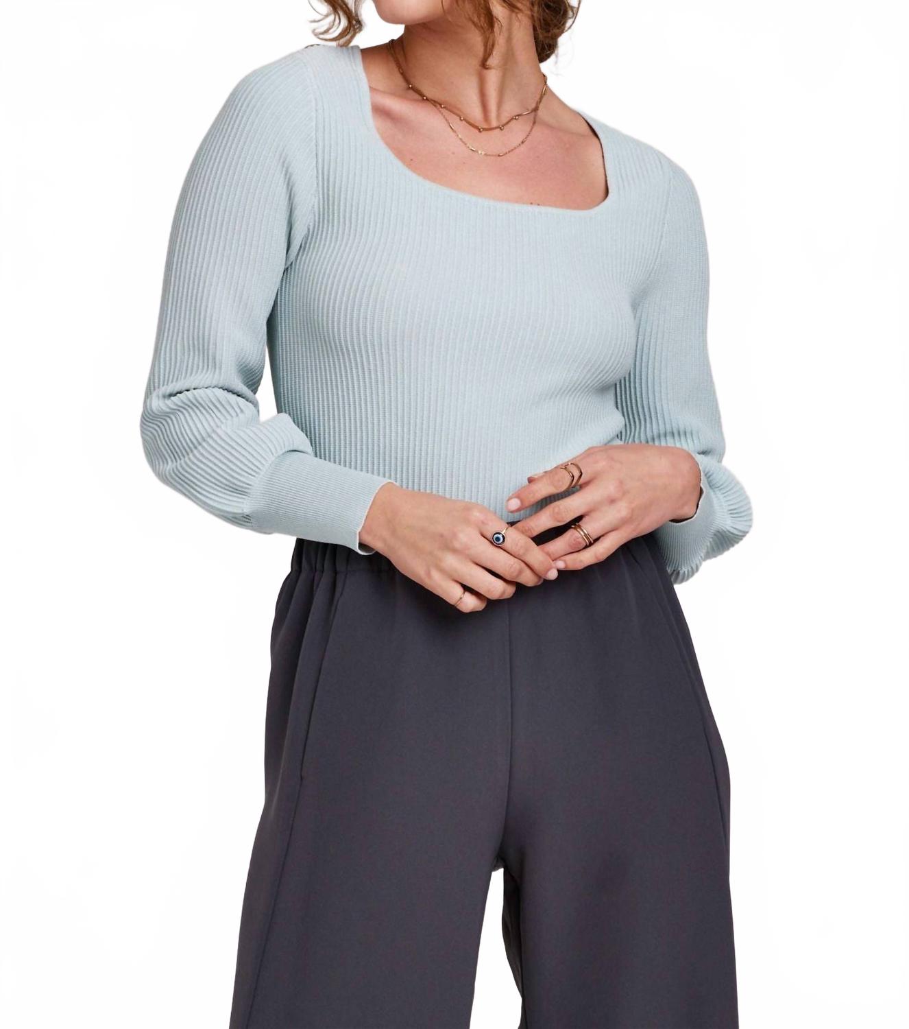 Свитер с рукавами пеплум в спокойном синем цвете Another Love
Свитер с рукавами пеплум в спокойном синем цвете Another Love