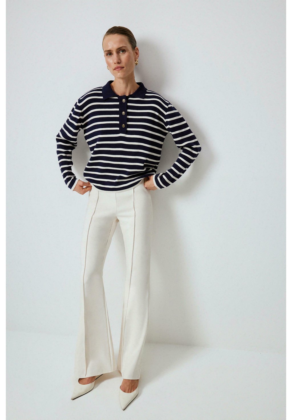 Джемпер Touché Privé, темно-синий
Джемпер Touché Privé, темно-синий