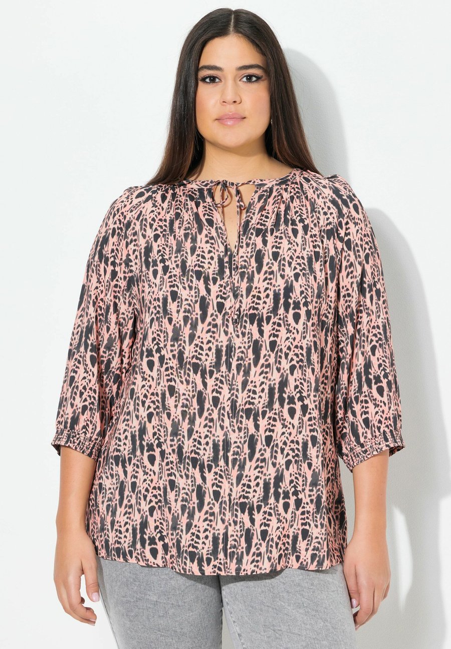 Блуза Ulla Popken FEATHER PRINT 3/4 SLEEVE, Pastel Rose/Light Pink
Блуза Ulla Popken FEATHER PRINT 3/4 SLEEVE, Pastel Rose/Light Pink