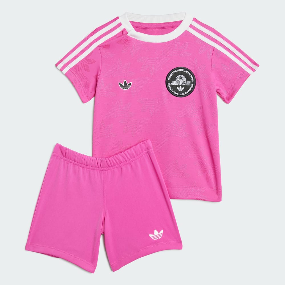 Спортивный костюм Adidas Short Tee Set Kids, цвет Semi Lucid Fuchsia 
Спортивный костюм Adidas Short Tee Set Kids, цвет Semi Lucid Fuchsia