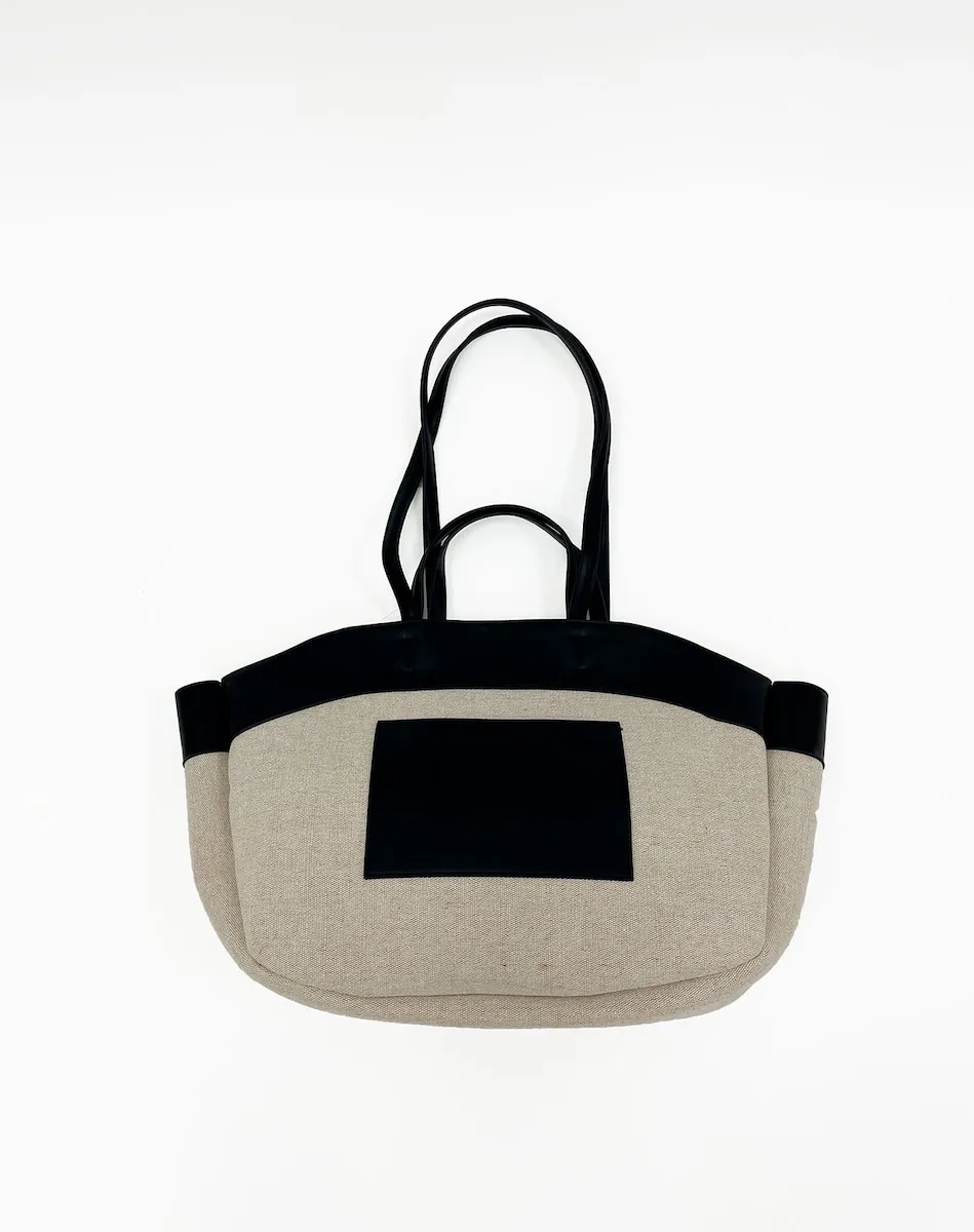 Большая женская сумка из черной ткани с застежкой-молнией и двойной ручкой Naf Naf, черный
Большая женская сумка из черной ткани с застежкой-молнией и двойной ручкой Naf Naf, черный