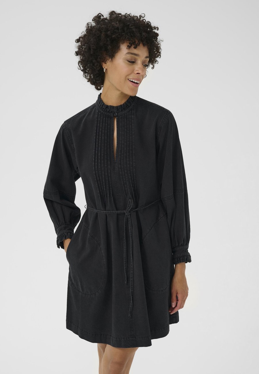 Платье Part Two SARINE, Washed Black Denim/Black Denim
Платье Part Two SARINE, Washed Black Denim/Black Denim