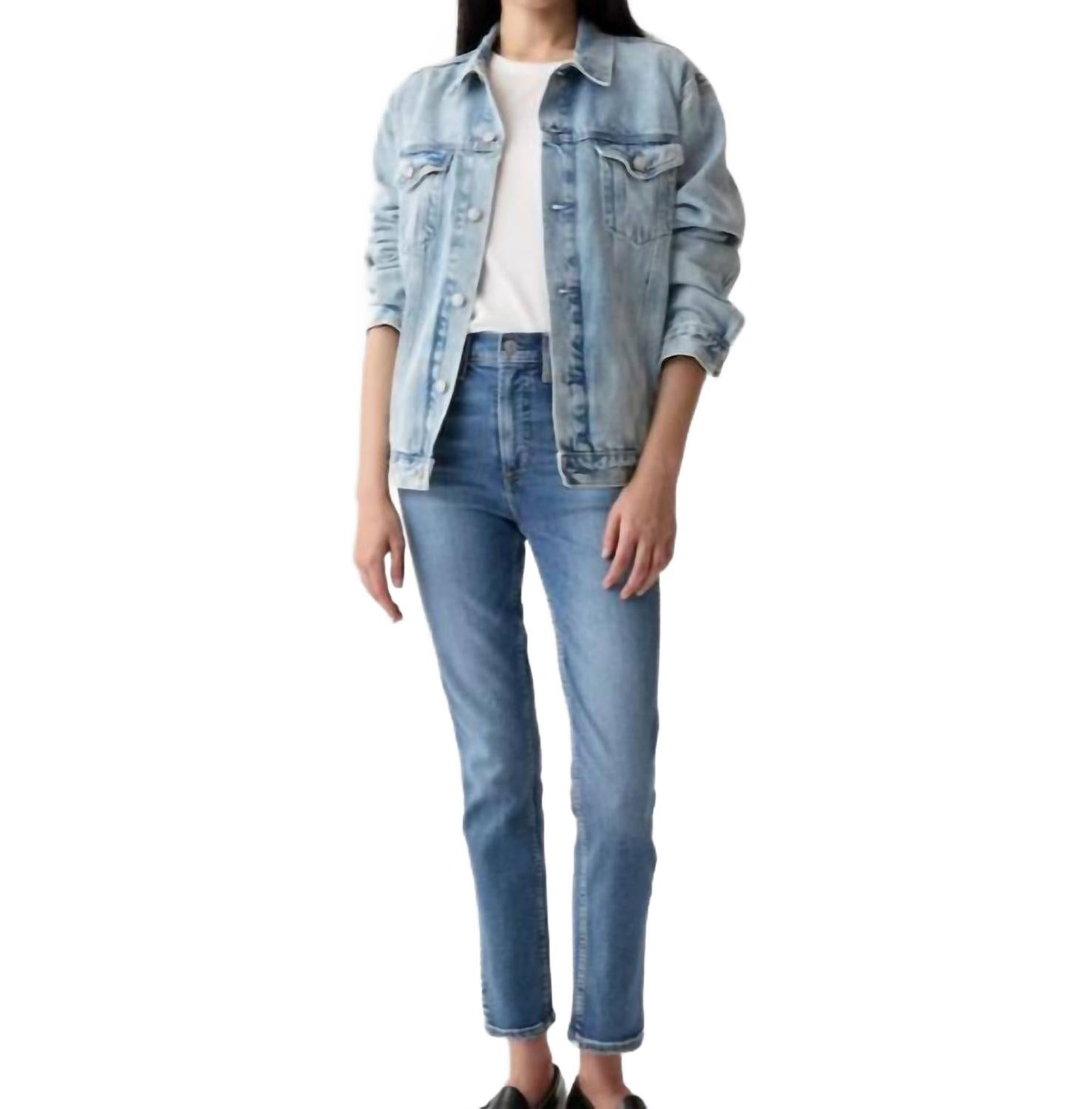 Средние джинсы с высокой посадкой до щиколотки в голубой отмывке Blue Age
Средние джинсы с высокой посадкой до щиколотки в голубой отмывке Blue Age