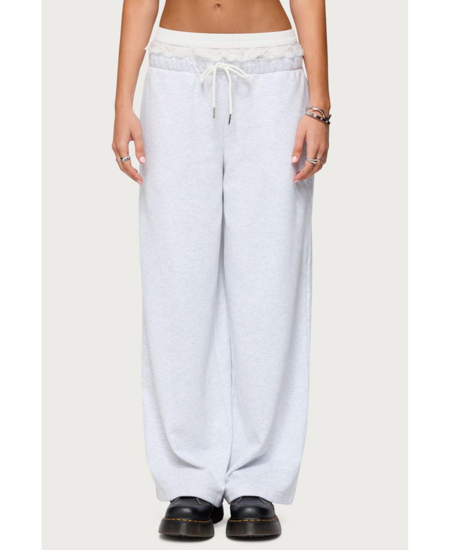 Женские кружевные спортивные штаны Tamia Peekaboo с рюшами Edikted, Light-grey-melange
Женские кружевные спортивные штаны Tamia Peekaboo с рюшами Edikted, Light-grey-melange