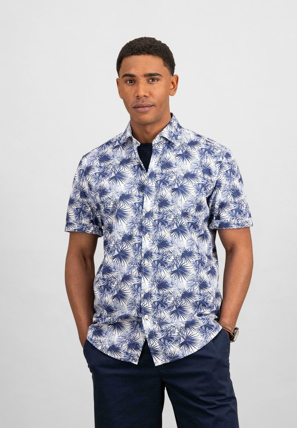 Рубашка FLOWER 1/2 Fynch-Hatton, темно-синий
Рубашка FLOWER 1/2 Fynch-Hatton, темно-синий