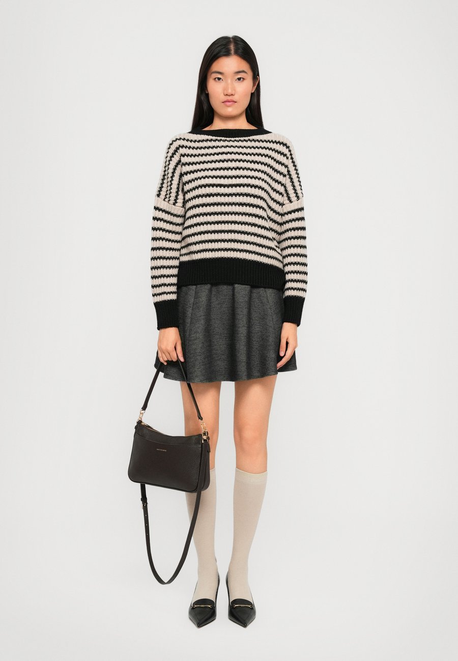 Сумка кросс-боди MICHAEL Michael Kors JET SET POCHETTE, Chocolate/Brown
Сумка кросс-боди MICHAEL Michael Kors JET SET POCHETTE, Chocolate/Brown