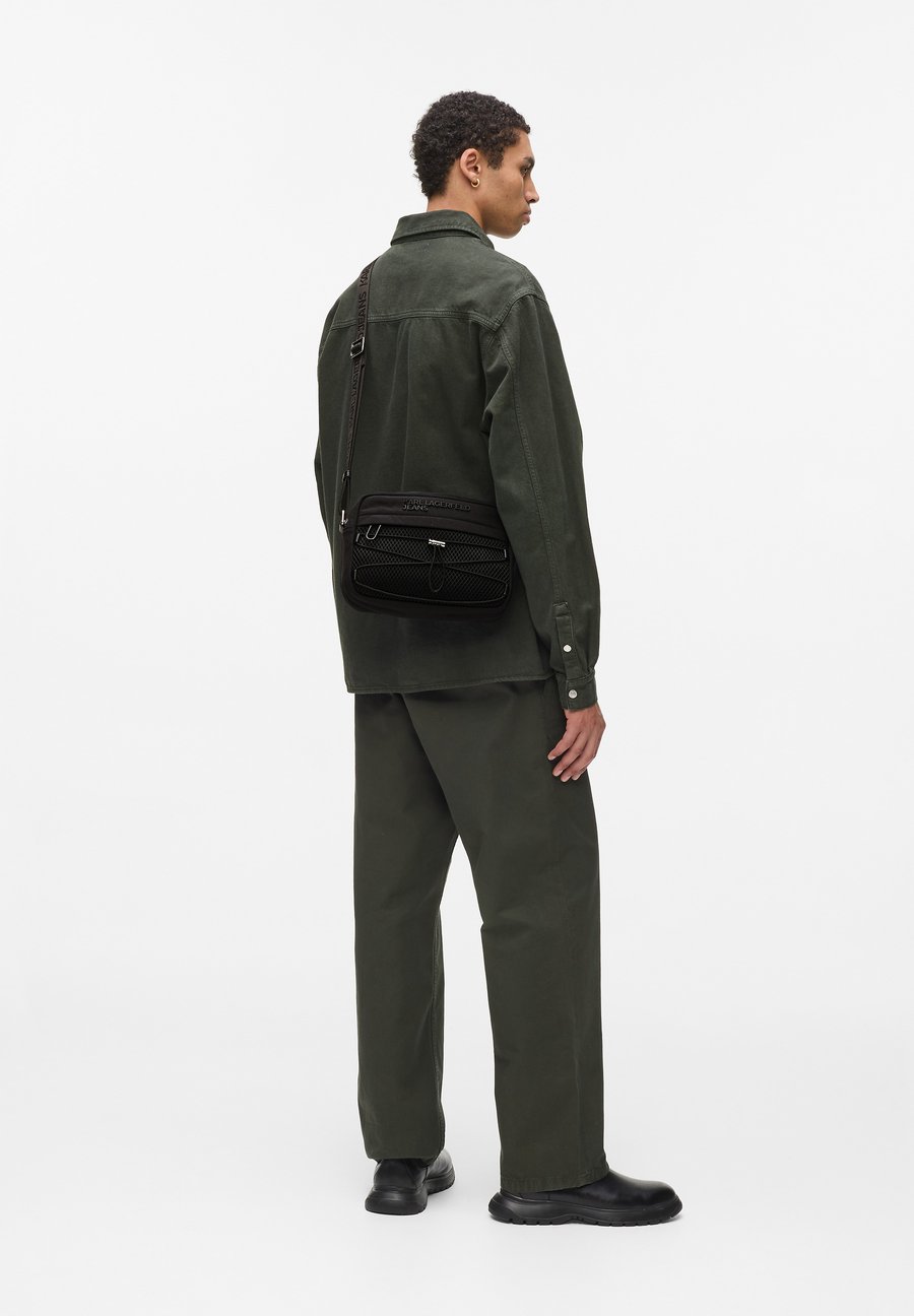 Сумка кросс-боди Karl Lagerfeld Jeans UTILITY DRAWSTRING, Black
Сумка кросс-боди Karl Lagerfeld Jeans UTILITY DRAWSTRING, Black