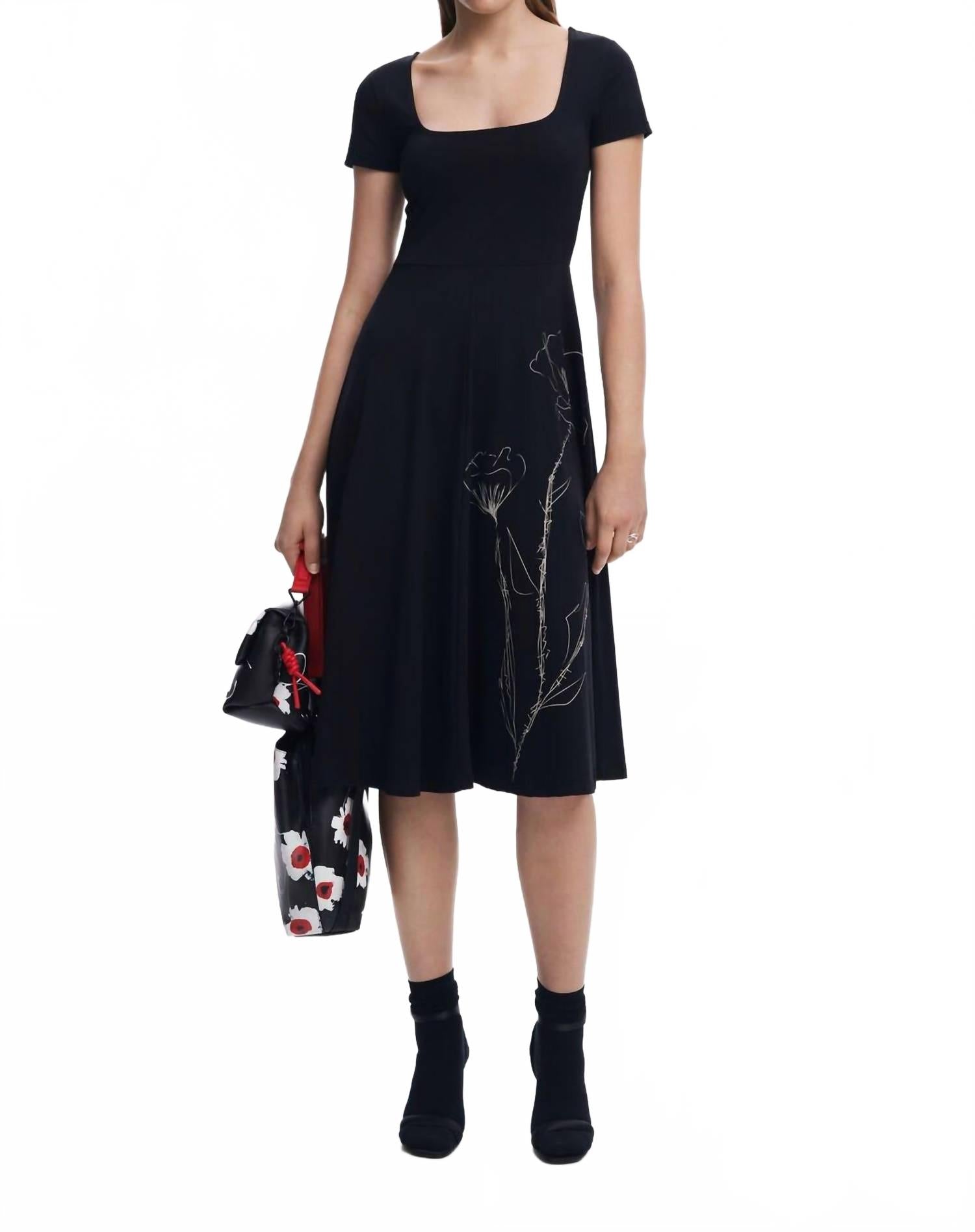 Черное платье миди с глубоким вырезом Desigual
Черное платье миди с глубоким вырезом Desigual