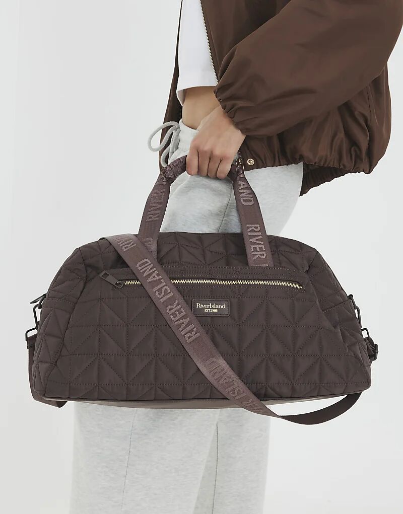 Стеганая дорожная сумка River Island, коричневого цвета с темным оттенком
Стеганая дорожная сумка River Island, коричневого цвета с темным оттенком