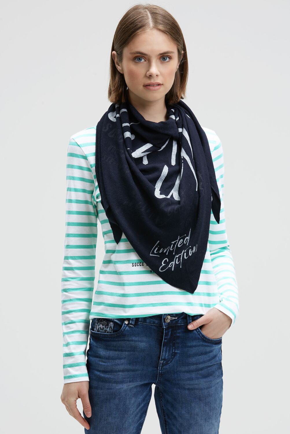 Soccx Платок в цвете Navy
Soccx Платок в цвете Navy