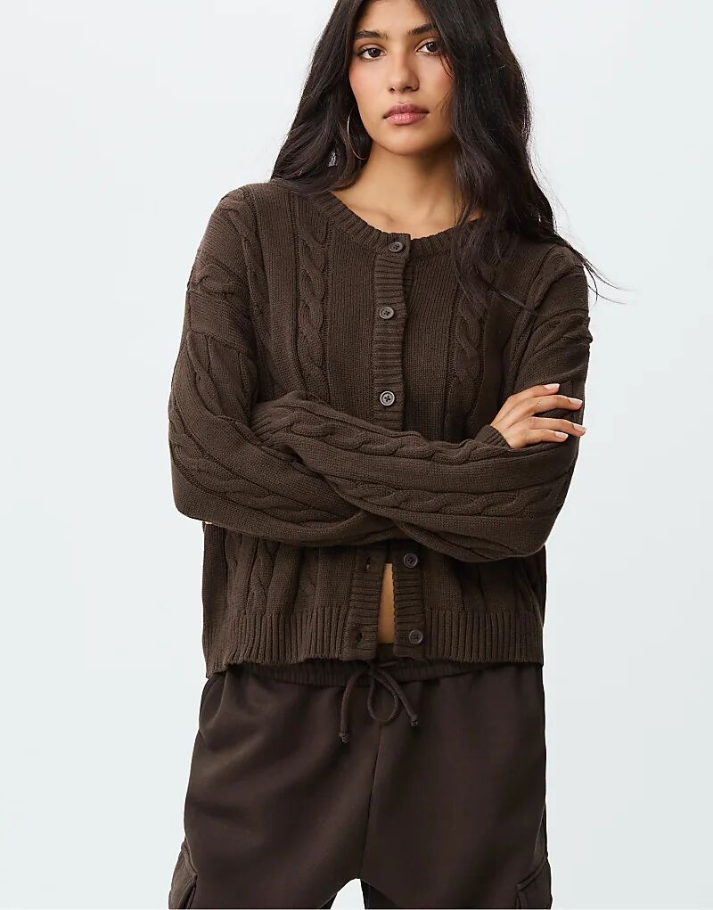 Кардиган Stradivarius с косами и застежкой на пуговицы коричневого цвета
Кардиган Stradivarius с косами и застежкой на пуговицы коричневого цвета