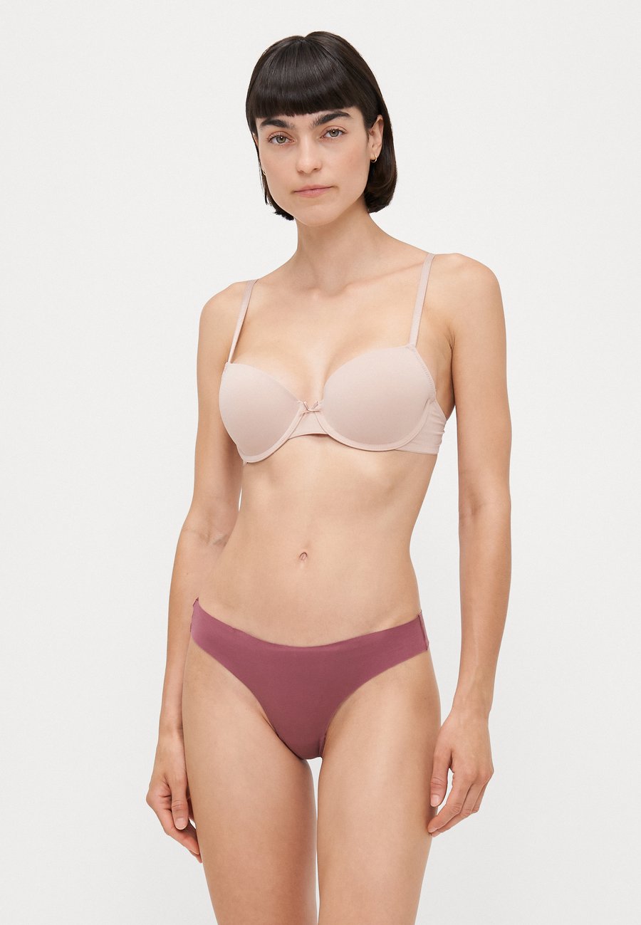 Трусы Anna Field 7 PACK, Bordeux/Taupe/White/Ivory/Pink/Bordeaux
Трусы Anna Field 7 PACK, Bordeux/Taupe/White/Ivory/Pink/Bordeaux