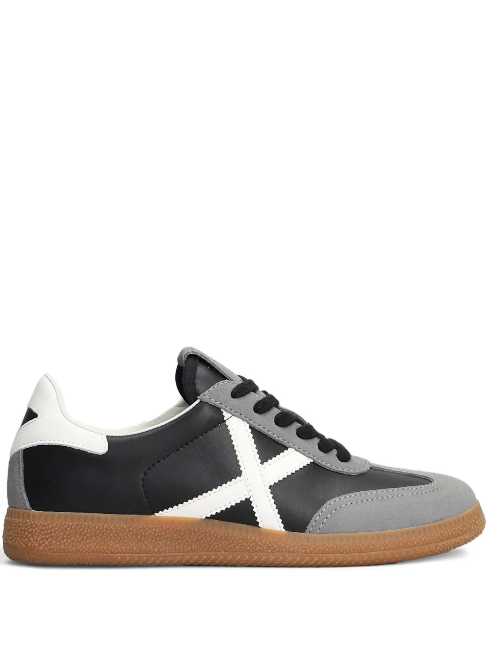 Кроссовки Barru с перекрестными деталями Munich, черный
Кроссовки Barru с перекрестными деталями Munich, черный