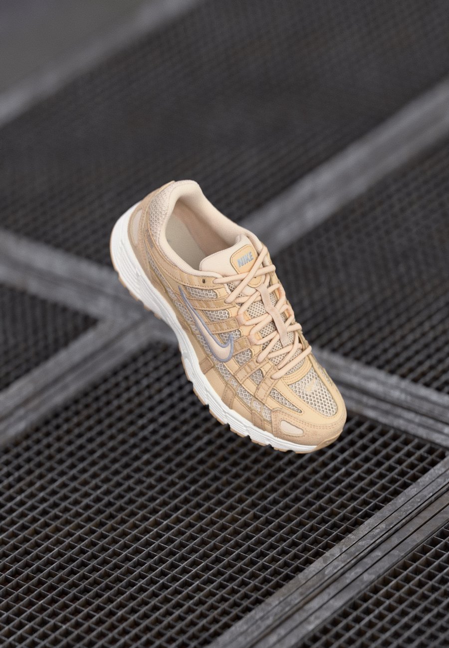Кроссовки Nike Sportswear P 6000, White Onyx/Pearl White/Sail/Metallic Silver/Nude
Кроссовки Nike Sportswear P 6000, White Onyx/Pearl White/Sail/Metallic Silver/Nude