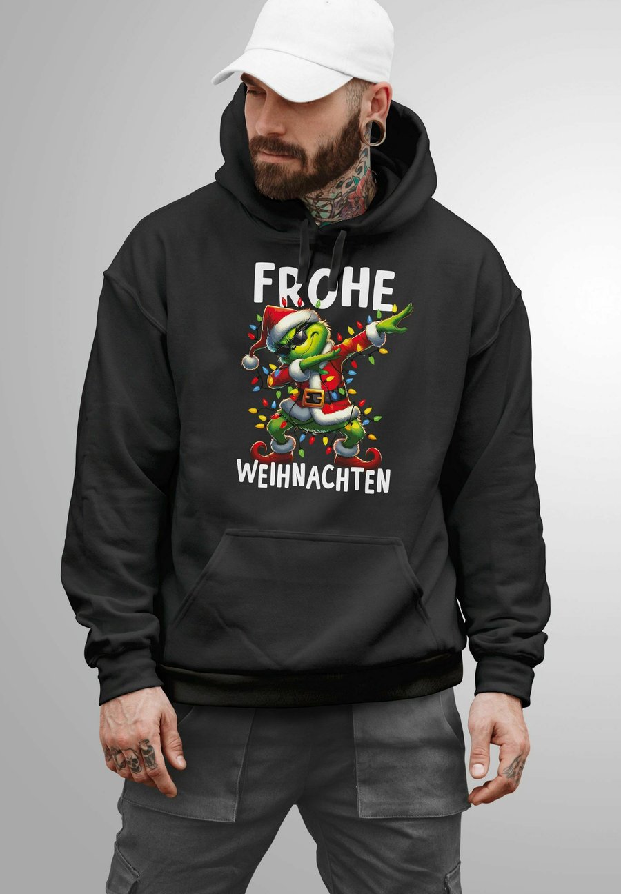 Худи MoonWorks FROHE WEIHNACHTEN DABBING GRINCH AUFDRUCK -MOONWORKS, Schwarz/Black
Худи MoonWorks FROHE WEIHNACHTEN DABBING GRINCH AUFDRUCK -MOONWORKS, Schwarz/Black