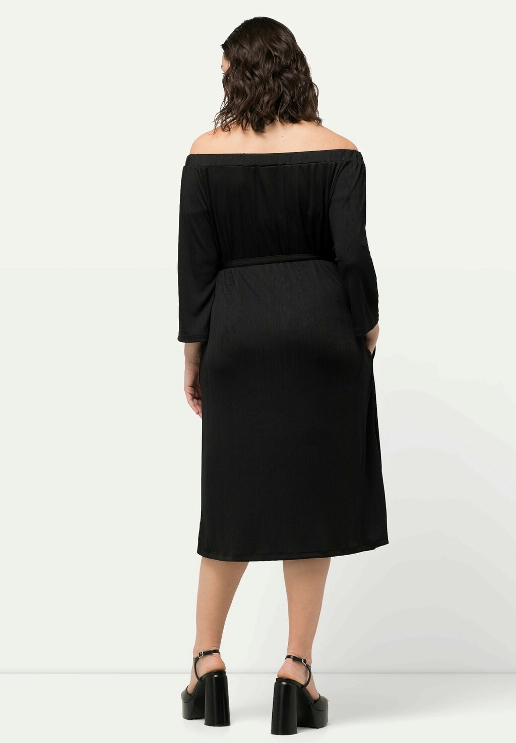 Платье из джерси TEXTURED CARMEN NECKLINE 3/4 SLEEVE Ulla Popken, черный
Платье из джерси TEXTURED CARMEN NECKLINE 3/4 SLEEVE Ulla Popken, черный